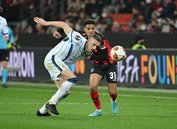 Amine Adli Bayer 04 Leverkusen , re , against Merih Demiral Atalanta Bergamo 17 03 2022, Football GER, UEFA Europa League 2021 22, Round of 16, Bayer 04 Leverkusen Atalanta Bergamo 0 1 Photo Maik Hölter TEAM2sportphoto Leverkusen North Rhine Westphalia Germany Team2