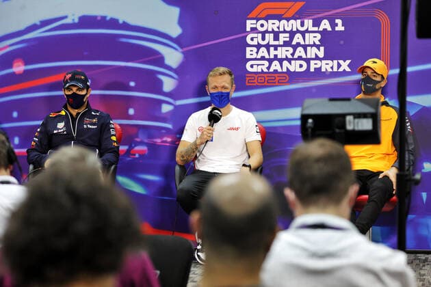 PEREZ Sergio (mex), Red Bull Racing RB18, portrait MAGNUSSEN Kevin (den), Haas F1 Team VF-22 Ferrari, portrait RICCIARDO Daniel (aus), McLaren F1 Team MCL36, portrait press conference, PK, Pressekonferenz during the Formula 1 Gulf Air Bahrain Grand Prix 2022, 1st round of the 2022 FIA Formula One World Championship, WM, Weltmeisterschaft on the Bahrain International Circuit, from March 18 to 20, 2022 in Sakhir, Bahrain - F1 - BAHRAIN GRAND PRIX 2022 DPPI Panoramic 016A4144