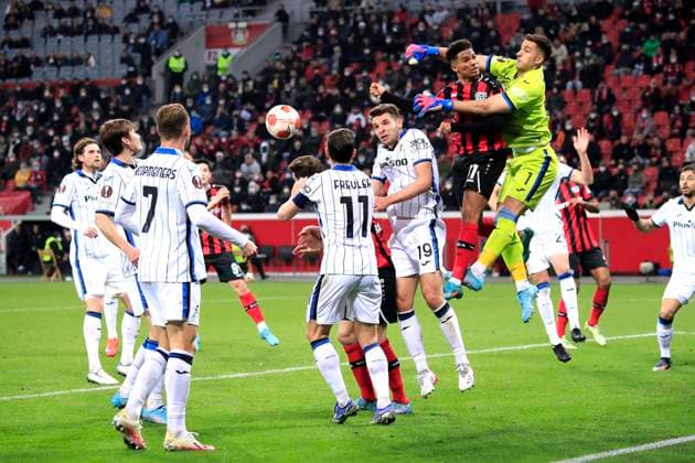 ADLI Amine Team Bayer 04 Leverkusen with goalkeeper MUSSO UEFA Europa League Season 2021 2022 Match Bayer 04 Leverkusen Atalanta Bergamo 0 1 on 17 03 2022 in Leverkusen DFL REGULATIONS PROHIBIT ANY USE OF PHOTOGRAPHS as IMAGE SEQUENCES and or QUASI VIDEO