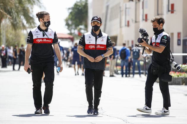 ZHOU Guanyu (chi), Alfa Romeo F1 Team ORLEN C42, portrait during the Formula 1 Gulf Air Bahrain Grand Prix 2022, 1st round of the 2022 FIA Formula One World Championship, WM, Weltmeisterschaft on the Bahrain International Circuit, from March 18 to 20, 2022 in Sakhir, Bahrain - F1 - BAHRAIN GRAND PRIX 2022 DPPI Panoramic  00122004__B3_7063