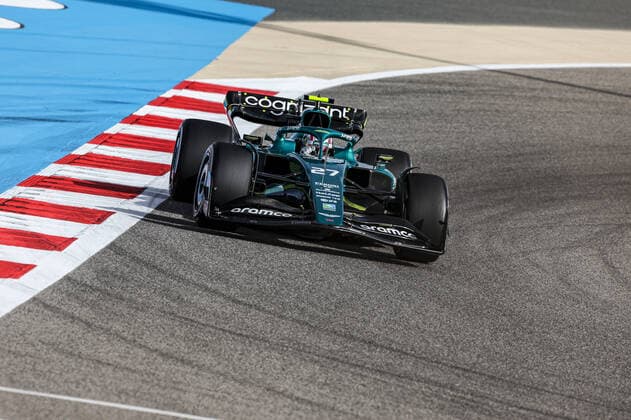 27 HULKENBERG Nico (ger), Aston Martin F1 Team AMR22, action during the Formula 1 Gulf Air Bahrain Grand Prix 2022, 1st round of the 2022 FIA Formula One World Championship, WM, Weltmeisterschaft on the Bahrain International Circuit, from March 18 to 20, 2022 in Sakhir, Bahrain - F1 - BAHRAIN GRAND PRIX 2022 DPPI Panoramic  G00D6619