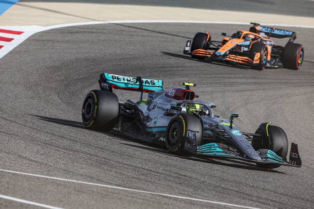 44 HAMILTON Lewis (gbr), Mercedes AMG F1 Team W13, action during the Formula 1 Gulf Air Bahrain Grand Prix 2022, 1st round of the 2022 FIA Formula One World Championship, WM, Weltmeisterschaft on the Bahrain International Circuit, from March 18 to 20, 2022 in Sakhir, Bahrain - F1 - BAHRAIN GRAND PRIX 2022 DPPI Panoramic  G00D6611
