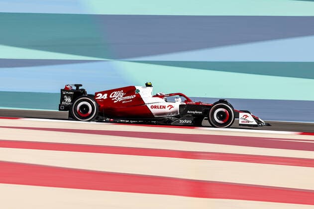 24 ZHOU Guanyu (chi), Alfa Romeo F1 Team ORLEN C42, action during the Formula 1 Gulf Air Bahrain Grand Prix 2022, 1st round of the 2022 FIA Formula One World Championship, WM, Weltmeisterschaft on the Bahrain International Circuit, from March 18 to 20, 2022 in Sakhir, Bahrain - F1 - BAHRAIN GRAND PRIX 2022 DPPI Panoramic  GOOD6359