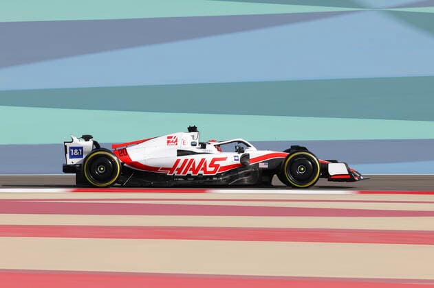 20 MAGNUSSEN Kevin (den), Haas F1 Team VF-22 Ferrari, action during the Formula 1 Gulf Air Bahrain Grand Prix 2022, 1st round of the 2022 FIA Formula One World Championship, WM, Weltmeisterschaft on the Bahrain International Circuit, from March 18 to 20, 2022 in Sakhir, Bahrain - F1 - BAHRAIN GRAND PRIX 2022 DPPI Panoramic  GOOD6392