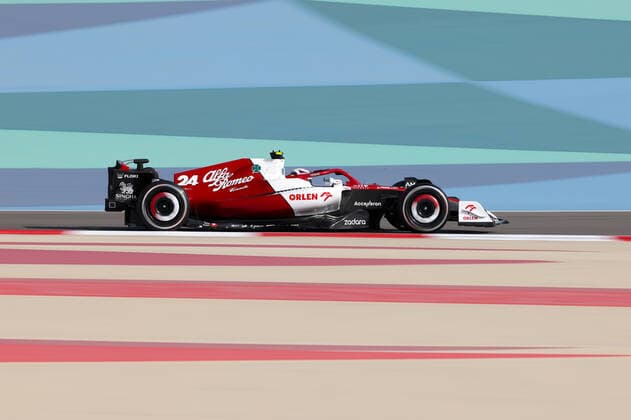 24 ZHOU Guanyu (chi), Alfa Romeo F1 Team ORLEN C42, action during the Formula 1 Gulf Air Bahrain Grand Prix 2022, 1st round of the 2022 FIA Formula One World Championship, WM, Weltmeisterschaft on the Bahrain International Circuit, from March 18 to 20, 2022 in Sakhir, Bahrain - F1 - BAHRAIN GRAND PRIX 2022 DPPI Panoramic  GOOD6383