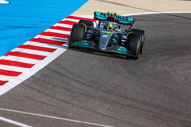 44 HAMILTON Lewis (gbr), Mercedes AMG F1 Team W13, action during the Formula 1 Gulf Air Bahrain Grand Prix 2022, 1st round of the 2022 FIA Formula One World Championship, WM, Weltmeisterschaft on the Bahrain International Circuit, from March 18 to 20, 2022 in Sakhir, Bahrain - F1 - BAHRAIN GRAND PRIX 2022 DPPI Panoramic  20220318_G00D6608