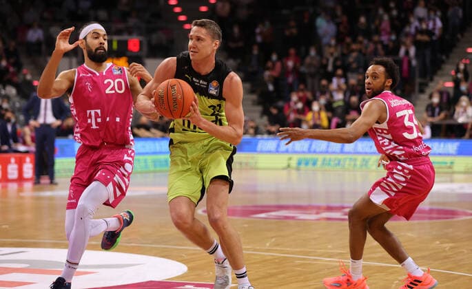 Bonn, Germany 18 03 2022, Telekom Dome, Basketball Bundesliga, 26 Matchday, BBL, Telekom Baskets Bonn vs Medi Bayreuth, Jeremy Morgan Bonn , Janari Joesaar Bayreuth , Parker Jackson Cartwright Bonn