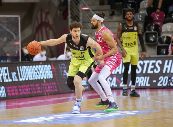 Jeremy Morgan Telekom Baskets Bonn vs Kevin Wohlrath medi bayreuth easyCredit BBL 1 Bundesliga , 2021 2022 season , Main Round 26 matchday