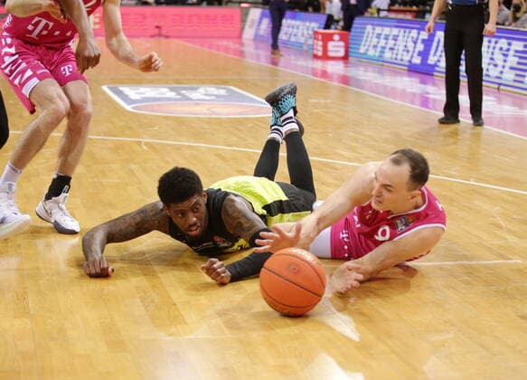 Karsten Tadda Telekom Baskets Bonn vs Sacar Anim medi bayreuth , on the ground easyCredit BBL 1 Bundesliga , season 2021 2022 , main round 26 matchday