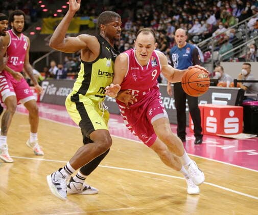 Karsten Tadda Telekom Baskets Bonn vs Cameron Wells medi bayreuth easyCredit BBL 1 Bundesliga , 2021 2022 season , Main round 26 matchday