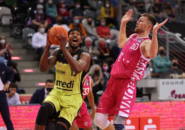 Bonn, Germany 18 03 2022, Telekom Dome, Basketball Bundesliga, 26 Matchday, BBL, Telekom Baskets Bonn vs Medi Bayreuth, Terry Allen Bayreuth , Saulius Kulvietis Bonn