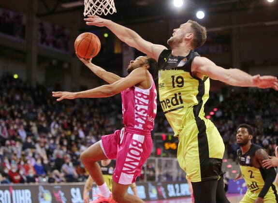 Parker Jackson Cartwright Telekom Baskets Bonn vs Martynas Sajus medi bayreuth easyCredit BBL 1 Bundesliga , 2021 2022 season , main round 26 matchday