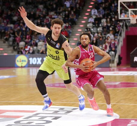 Parker Jackson Cartwright Telekom Baskets Bonn vs Kevin Wohlrath medi bayreuth easyCredit BBL 1 Bundesliga , 2021 2022 season , Main Round 26 matchday