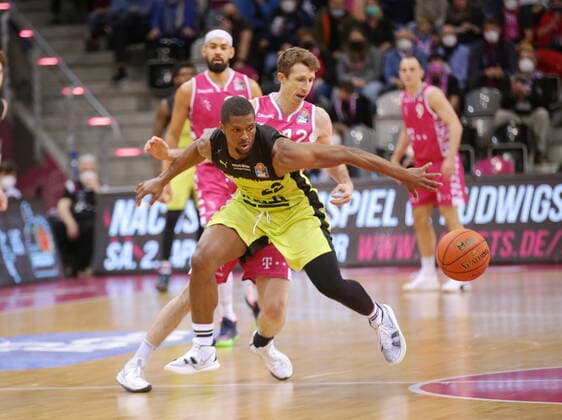 Skyler Bowlin Telekom Baskets Bonn vs Cameron Wells medi bayreuth easyCredit BBL 1 Bundesliga , 2021 2022 season , Main round 26 matchday
