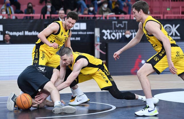 Basketball 2 Bundesliga 2020 2021 22 game day at Paul Horn Arena Tigers Tuebingen Team Ehinge Urspring 17 03 2022 fight for the ball Jakob Hanzalek left, Team Ehinge Urspring against Daniel Keppeler center, Tigers watched by Till Joenke right, Tigers and Joanic Gruettner Bacoul left back, Tigers