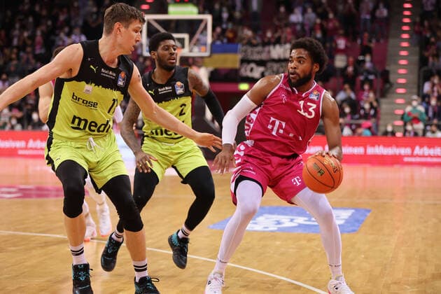 Bonn, Germany 18 03 2022, Telekom Dome, Basketball Bundesliga, 26 Matchday, BBL, Telekom Baskets Bonn vs Medi Bayreuth, Andreas Seiferth Bayreuth , Sacar Anim Bayreuth , Javontae Hawkins Bonn