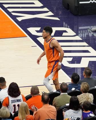 Phoenix, Arizona, March 18th 2022: Devin Booker ( 1 Phoenix Suns)& xA