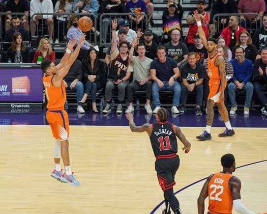 Phoenix, Arizona, March 18th 2022: Devin Booker ( 1 Phoenix Suns) shoots a deep three during the National Basketball Association game between the Chicago Bulls and the Phoenix Suns at Footprint Center in Phoenix, Arizona. Edwin Rodriguez SPP Chicago Bulls v Phoenix Suns - NBA, Basketball Herren, USA - Footprint Center 