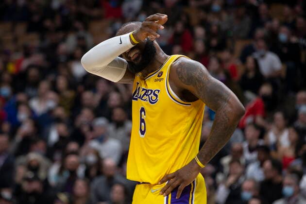 March 18, 2022, Toronto, ON, CAN: Los Angeles Lakers LeBron James reacts during NBA, Basketball Herren, USA basketball action. against Toronto Raptors in Toronto on Friday, March 18, 2022. Canada News - March 18, 2022  - ZUMAc35_ 20220318_zaf_c35_085 Copyright: xChrisxYoungx