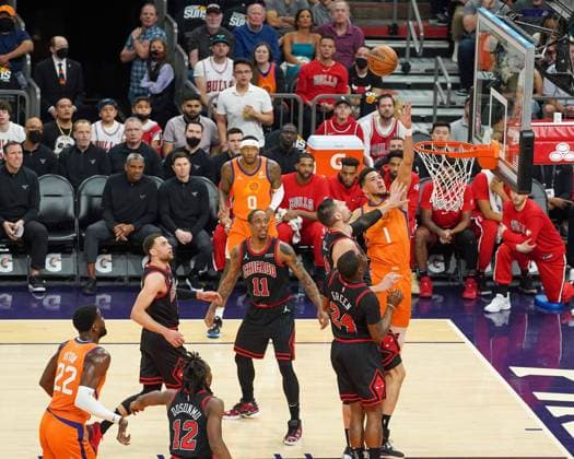 Phoenix, Arizona, March 18th 2022: Devin Booker ( 1 Phoenix Suns) shoots during the National Basketball Association game between the Chicago Bulls and the Phoenix Suns at Footprint Center in Phoenix, Arizona. Edwin Rodriguez SPP Chicago Bulls v Phoenix Suns - NBA, Basketball Herren, USA - Footprint Center 