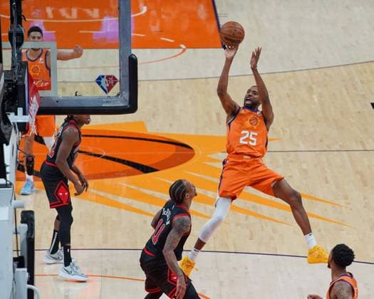 Phoenix, Arizona, March 18th 2022: Mikal Bridges ( 25 Phoenix Suns) Shoots during the National Basketball Association game between the Chicago Bulls and the Phoenix Suns at Footprint Center in Phoenix, Arizona. Edwin Rodriguez SPP Chicago Bulls v Phoenix Suns - NBA, Basketball Herren, USA - Footprint Center 