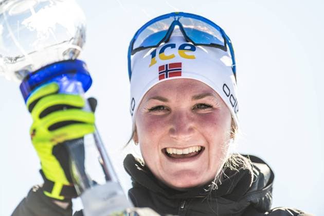 220319 Marte Olsbu Roiseland of Norway celebrates with the trophy for overall pursuit cup after women s 10 km biathlon pursuit during the IBU World Cup on March 19, 2022 in Oslo Photo Jon Olav Nesvold BILDBYRAN COP 217 JE0050 skidskytte biathlon skiskyting ibu world cup holmenkollen women s pursuit bbeng jaktstart pursuit dam,  Copyright: JONxOLAVxNESVOLD BB220319JE071