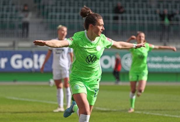 VfL vs Hoffenheim, BL Women Wolfsburg, 19 03 2022, FOOTBALL VfL Wolfsburg vs TSG 1899 Hoffenheim, Flyeralarm Womens Bundesliga, Season 2021 22 Felicitas Rauch VfL Wolfsburg cheers after her goal to 1 0 Wolfsburg