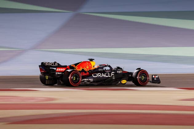 01 VERSTAPPEN Max (nld), Red Bull Racing RB18, action during the Formula 1 Gulf Air Bahrain Grand Prix 2022, 1st round of the 2022 FIA Formula One World Championship, WM, Weltmeisterschaft on the Bahrain International Circuit, from March 18 to 20, 2022 in Sakhir, Bahrain - F1 - BAHRAIN GRAND PRIX 2022 DPPI Panoramic  GOOD7852