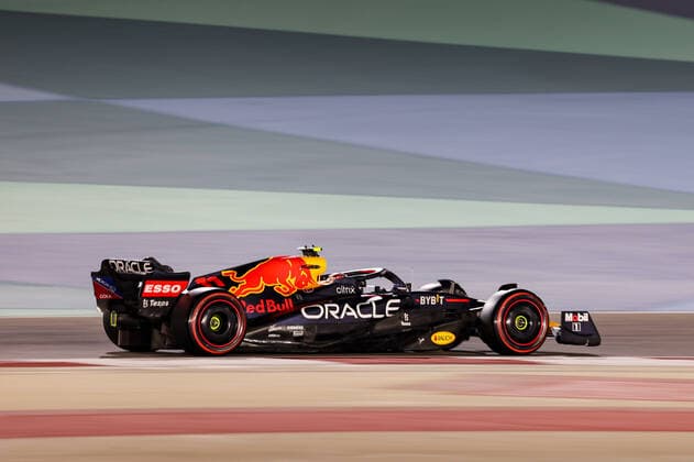 11 PEREZ Sergio (mex), Red Bull Racing RB18, action during the Formula 1 Gulf Air Bahrain Grand Prix 2022, 1st round of the 2022 FIA Formula One World Championship, WM, Weltmeisterschaft on the Bahrain International Circuit, from March 18 to 20, 2022 in Sakhir, Bahrain - F1 - BAHRAIN GRAND PRIX 2022 DPPI Panoramic  GOOD7873