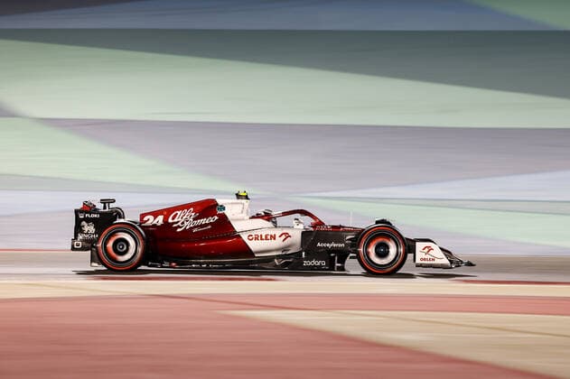 24 ZHOU Guanyu (chi), Alfa Romeo F1 Team ORLEN C42, action during the Formula 1 Gulf Air Bahrain Grand Prix 2022, 1st round of the 2022 FIA Formula One World Championship, WM, Weltmeisterschaft on the Bahrain International Circuit, from March 18 to 20, 2022 in Sakhir, Bahrain - F1 - BAHRAIN GRAND PRIX 2022 DPPI Panoramic  GOOD7927
