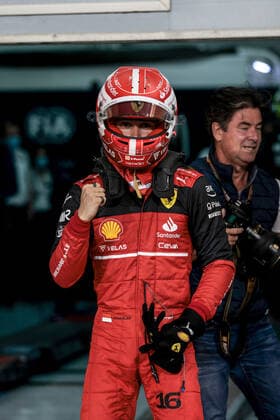 LECLERC Charles (mco), Scuderia Ferrari F1-75, portrait celebrates his pole position during the Formula 1 Gulf Air Bahrain Grand Prix 2022, 1st round of the 2022 FIA Formula One World Championship, WM, Weltmeisterschaft on the Bahrain International Circuit, from March 18 to 20, 2022 in Sakhir, Bahrain - F1 - BAHRAIN GRAND PRIX 2022 DPPI Panoramic  _R5_0144