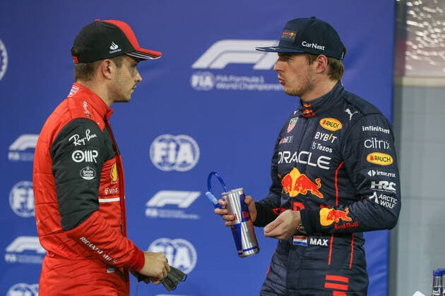 FORMULA 1 GULF AIR BAHRAIN GRAND PRIX 2022, 19 03 2022 Bahrain International Circuit, Sakhir, Bahrain on 19 March 2022 Max Verstappen 1 (NED), HONDA Red Bull Racing RB18 gestures with Charles Leclerc 16 (MON), Scuderia Ferrari F1-75 pole during the FORMULA 1 GULF AIR BAHRAIN GRAND PRIX 2022, Phil Duncan Editorial Use Only Copyright: xPhilxDuncanx ESM-0409-0015