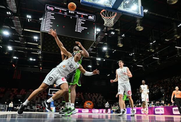 19 03 2022 Basketball Season 2021 2022 2 Bundesliga Pro A 30 Matchday Nürnberg Falcons Basketball Club NBC Römerstrom Gladiators Trier Evan Derek Taylor 10, Nürnberg Falcons BC NBC ahead of Austin Jermaine Wiley 50, Römerstrom Gladiators Trier