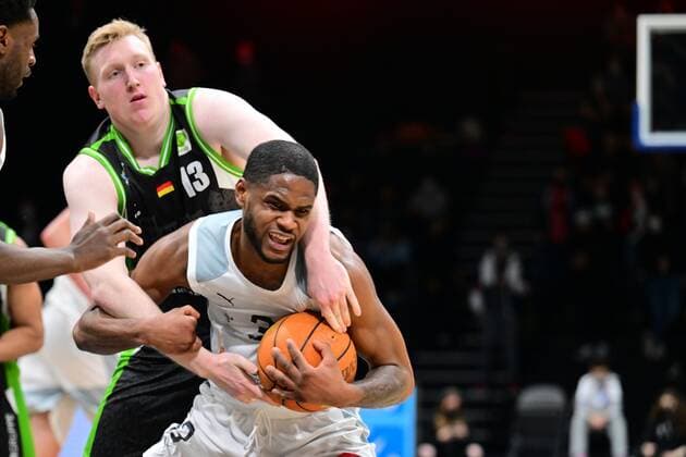 19 03 2022 Basketball Season 2021 2022 2 Bundesliga Pro A 30 Matchday Nürnberg Falcons Basketball Club NBC Römerstrom Gladiators Trier Jonathan Almstedt 13, Römerstrom Gladiators Trier Antonio Lee AJ Davis Jr 3, Nürnberg Falcons BC NBC