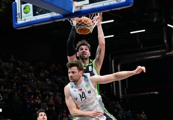 19 03 2022 Basketball Season 2021 2022 2 Bundesliga Pro A 30 Matchday Nürnberg Falcons Basketball Club NBC Römerstrom Gladiators Trier Enosch Wolf 8, Römerstrom Gladiators Trier Dunking Dunk front Sebastian Schröder Schroeder 14, Nürnberg Falcons BC NBC
