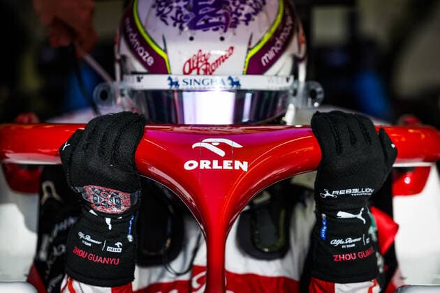 ZHOU Guanyu (chi), Alfa Romeo F1 Team ORLEN C42, portrait during the Formula 1 Gulf Air Bahrain Grand Prix 2022, 1st round of the 2022 FIA Formula One World Championship, WM, Weltmeisterschaft on the Bahrain International Circuit, from March 18 to 20, 2022 in Sakhir, Bahrain - F1 - BAHRAIN GRAND PRIX 2022 DPPI Panoramic  20220319_GOOD7642