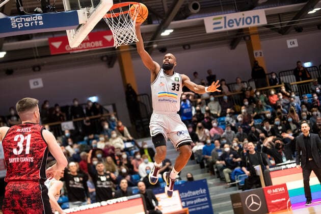 BARMER 2 Basketsball Bundesliga ProA season 2021 2022 30 matchday on 19 3 22 Medipolis SC Jena vs Bayer Giants Leverkusen center Brandon Thomas Jena with the free basket Sparkassen Arena