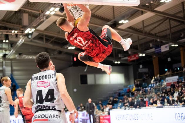 BARMER 2 Basketsball Bundesliga ProA season 2021 2022 30 matchday on 19 3 22 Medipolis SC Jena vs Bayer Giants Leverkusen center Melvin Jostmann Leverkusen with the dunk Sparkassen Arena