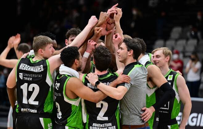 19 03 2022 Basketball Season 2021 2022 2 Bundesliga Pro A 30 Matchday Nürnberg Falcons Basketball Club NBC Römerstrom Gladiators Trier Huddle Teamgeist Trier after end of game