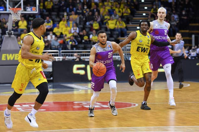 GER, Basketball,easy Credit BBL, EWE Baskets Oldenburg vs BG Göttingen 19 03 2022, EWE Arena, Oldenburg, GER, easy Credit BBL, EWE Baskets Oldenburg vs BG Göttingen , in picture Stephen BROWN JR BG Göttingen 22 Phil PRESSEY EWE Baskets Oldenburg 11 Tai ODIASE EWE Baskets Oldenburg 21 Philipp HARTWICH BG Göttingen 15 nordphotoxRojahn nph00310
