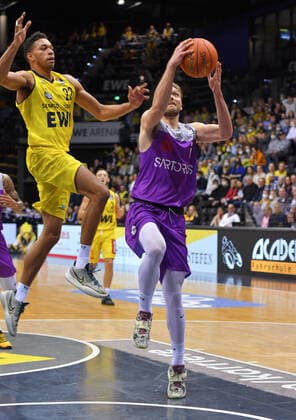 GER, Basketball,easy Credit BBL, EWE Baskets Oldenburg vs BG Göttingen 19 03 2022, EWE Arena, Oldenburg, GER, easy Credit BBL, EWE Baskets Oldenburg vs BG Göttingen , pictured Jake TOOLSON BG Göttingen 2 TJ HOLYFIELD EWE Baskets Oldenburg 22 nordphotoxRojahn nph00310