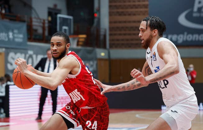 19 03 2022, Basketball, BBL, s Oliver Wuerzburg MLP Academics Heidelberg, GER, Wuerzburg, tectake Arena Picture from left Cameron Hunt s Oliver Wuerzburg and Brekkott Chapman MLP Academics Heidelberg Copyright: HMBxMedia xHeikoxBecker