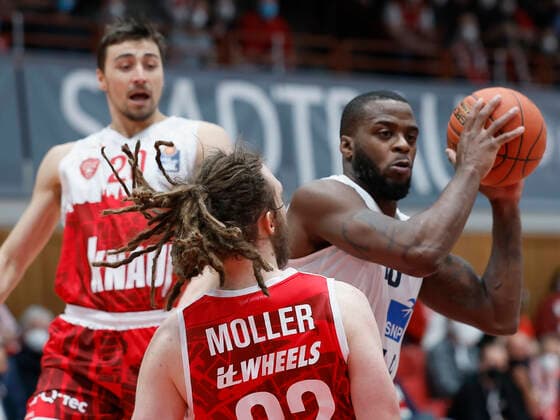 19 03 2022, Basketball, BBL, s Oliver Wuerzburg MLP Academics Heidelberg, GER, Wuerzburg, tectake Arena Picture from left Julian Albus s Oliver Wuerzburg , Craig Moller s Oliver Wuerzburg and Kelvin Martin MLP Academics Heidelberg Copyright: HMBxMedia xHeikoxBecker