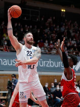 19 03 2022, Basketball, BBL, s Oliver Wuerzburg MLP Academics Heidelberg, GER, Wuerzburg, tectake Arena Picture from left Phillipp Heyden MLP Academics Heidelberg and Abdul Makik Abu s Oliver Wuerzburg Copyright: HMBxMedia xHeikoxBecker