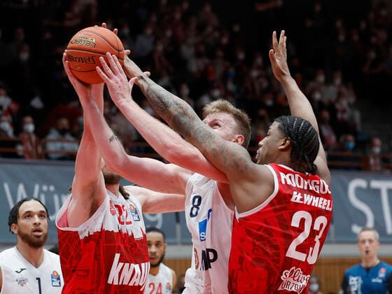 19 03 2022, Basketball, BBL, s Oliver Wuerzburg MLP Academics Heidelberg, GER, Wuerzburg, tectake Arena Picture from left Craig Moller s Oliver Wuerzburg , Max Ugrai MLP Academics Heidelberg and Desi Rodriguez s Oliver Wuerzburg Copyright: HMBxMedia xHeikoxBecker