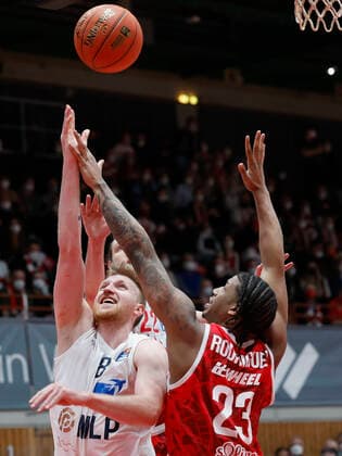 19 03 2022, Basketball, BBL, s Oliver Wuerzburg MLP Academics Heidelberg, GER, Wuerzburg, tectake Arena Picture from left Craig Moller s Oliver Wuerzburg , Max Ugrai MLP Academics Heidelberg and Desi Rodriguez s Oliver Wuerzburg Copyright: HMBxMedia xHeikoxBecker