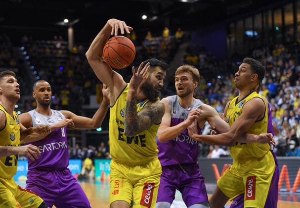 GER, Basketball,easy Credit BBL, EWE Baskets Oldenburg vs BG Göttingen 19 03 2022, EWE Arena, Oldenburg, GER, easy Credit BBL, EWE Baskets Oldenburg vs BG Göttingen , in picture Martin BREUNING EWE Baskets Oldenburg 12 Michal MICHALAK EWE Baskets Oldenburg 20 Akeem VARGAS BG Göttingen 8 Jake TOOLSON BG Göttingen 2 TJ HOLYFIELD EWE Baskets Oldenburg 22 nordphotoxRojahn nph00310