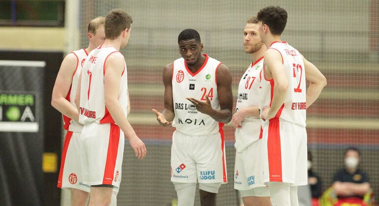 ProB BARMER 2 Basketball Bundesliga, main round, last matchday, ETV Hamburg WWU Baskets Münster 77 111 Marcel Hoppe, Vladimir Migunov, Karl Dia, Robin Ewert, Jack Fritsche ETV, v l , Frust Wandsbek Hamburg