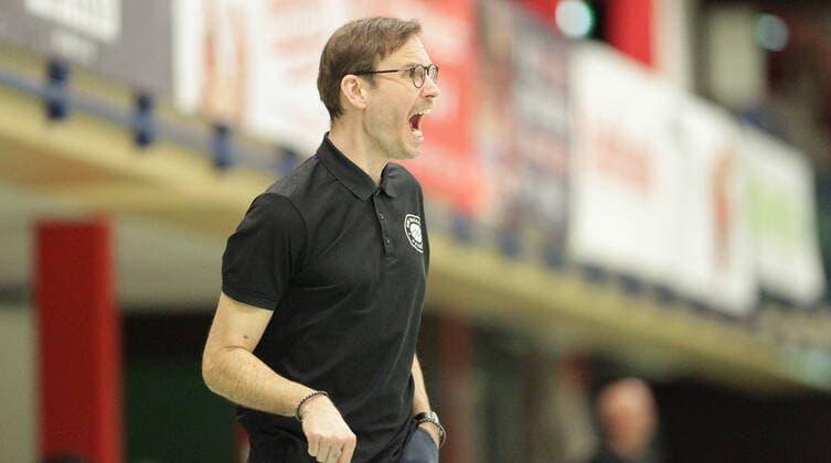 ProB BARMER 2 Basketball Bundesliga, main round, last matchday, ETV Hamburg WWU Baskets Münster 77 111 Münster coach Björn Harmsen Wandsbek Hamburg