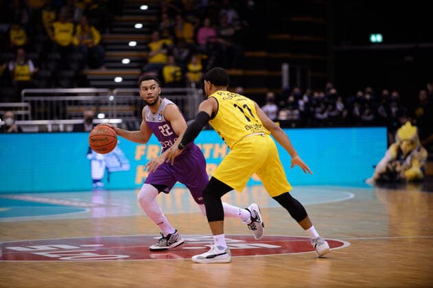 Stephen Brown Jr 22 BG Göttingen vs Phil Pressey 11 EWE Baskets Oldenburg during the game EWE Baskets Oldenburg vs BG Göttingen Basketball, easyCredit BBL, season 2021 2022, 26 match day, 29 03 2022 Copyright xErikxHillmer EIBNERx EP EHR EWE Baskets Oldenburg vs BG Göttingen Basketball, easyCredit BBL, season 2021 2022, 26 match day, 29 03 2022 Oldenburg Copyright: xErikxHillmer EIBNERx EP_EHR
